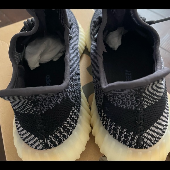 Yeezy Boost size 11 - Picture 9 of 9